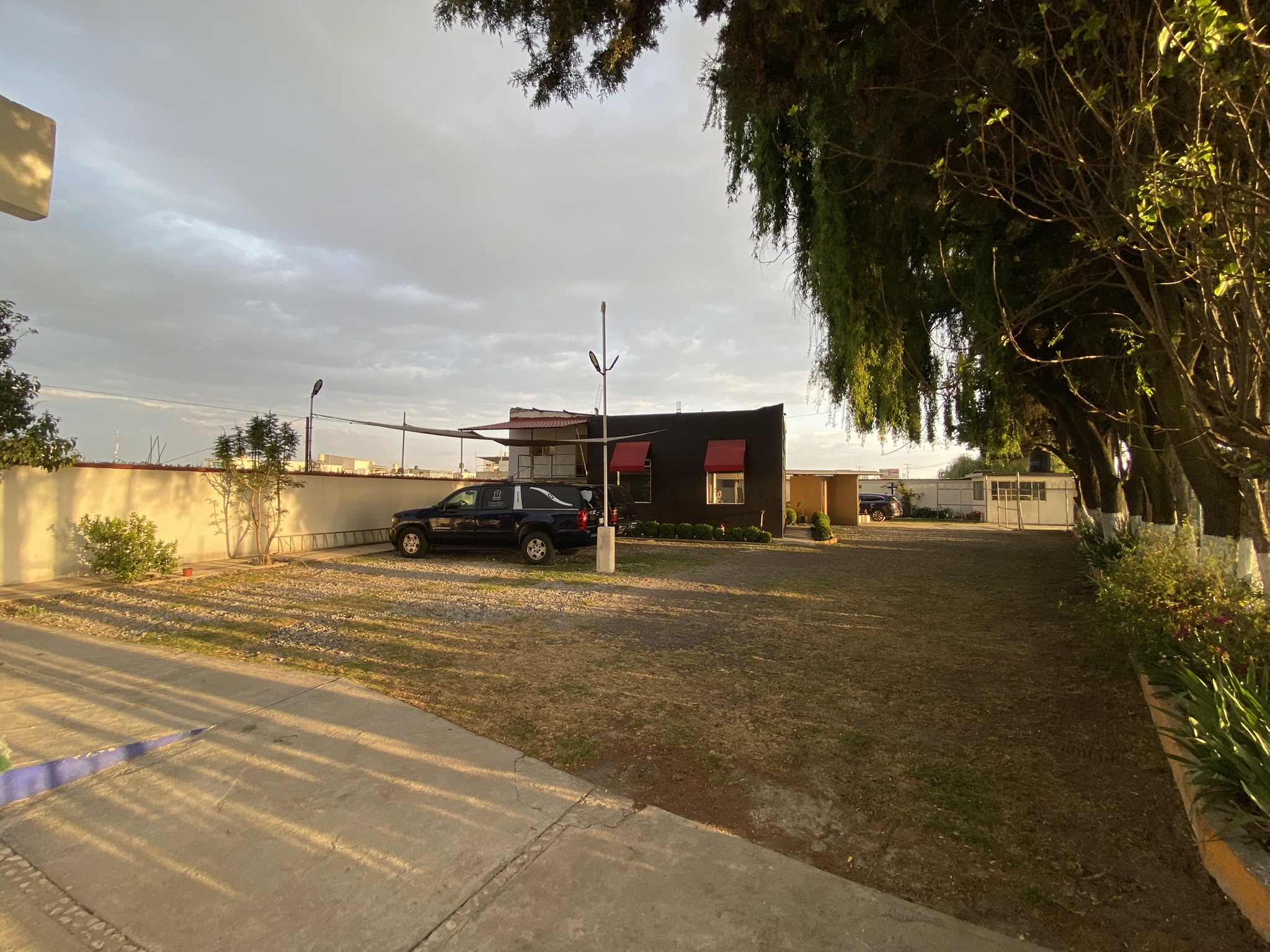 Estacionamiento amplio y accesible